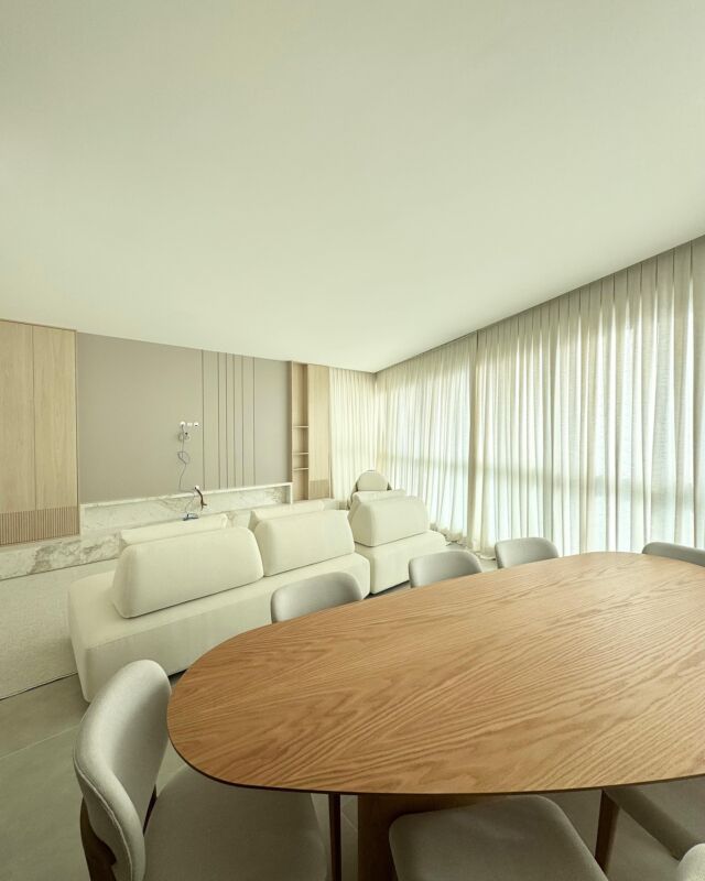 Exclusividade DMD Imobiliária 💎

Apresentamos este apartamento único de 165m², com 3 suítes sendo uma master com closet dos sonhos!

Com apenas 1 apartamento por andar, o imóvel é finamente mobiliado e decorado, nunca habitado, pronto para proporcionar todo o conforto que a sua família merece.

📍Rua Camboriú - Bairro Fazenda

Valor: R$3.200.000,00
(Aceita permuta até 50%)

Agende sua visita!