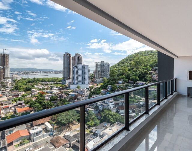 🚨Apartamento pronto para morar no Bairro Fazenda, em Itajaí, com 3 dormitórios (sendo 1 suíte) e localização privilegiada, próximo à Beira-Rio.

✔️ANDAR ALTO
✔️107 metros quadrados privativos 
✔️Prédio recém entregue 

Investimento: R$ 1.300.000,00

Essa é a sua chance de garantir um apartamento exclusivo, em uma das regiões mais desejadas da cidade, com uma oportunidade que raramente aparece!

Entre em contato agora mesmo para agendar sua visita.