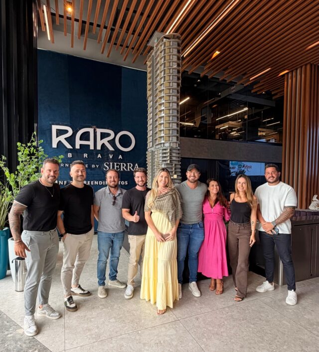 Iniciamos a semana com visita à @nfempreendimentos para acompanhar a evolução do Raro e buscar informações estratégicas para repassar aos investidores desse projeto, que já é um marco no desenvolvimento da Praia Brava, em Itajaí/SC.

Obrigada pela recepção, @mfmagalhaess 🤝