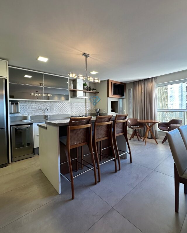 Belíssimo apartamento em andar alto, mobiliado e com uma linda vista!!

📍Localizado a 50 metros da Beira-Rio no Bairro
Fazenda em Itajaí.

• 01 suíte + 02 dormitórios 
• 108 m2 privativos
• 03 vagas de garagem 

▫️R$ 1.750.000,00

Empreendimento com área de lazer com mais de 4 mil m2:
- Piscina adulto e infantil
- Piscina térmica com raia
- 02 Hidromassagem
- 02 Spas
- Ampla academia
- Sala de jogos
- Espaço teen
- 02 Playground
- Mini quadra poliesportiva
- Cinema
- Sauna úmida
- Boate e pub
- Sala de poker
- Espaço grill na piscina
- 04 salões de festas
- 02 Bicicletarios

Agende uma visita!