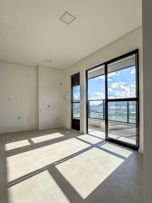 ‼️APARTAMENTO COM 1 SUÍTE + 1 DORMITÓRIO NO BAIRRO CORDEIROS por R$ 495.000 | 60m² privativos

02 dormitórios, sendo 1 suíte
Banheiro social
Sala de estar e jantar
Sacada com churrasqueira a carvão
1 vaga de garagem coberta

Prédio recém entregue! 

Entre em contato para agendar sua visita.