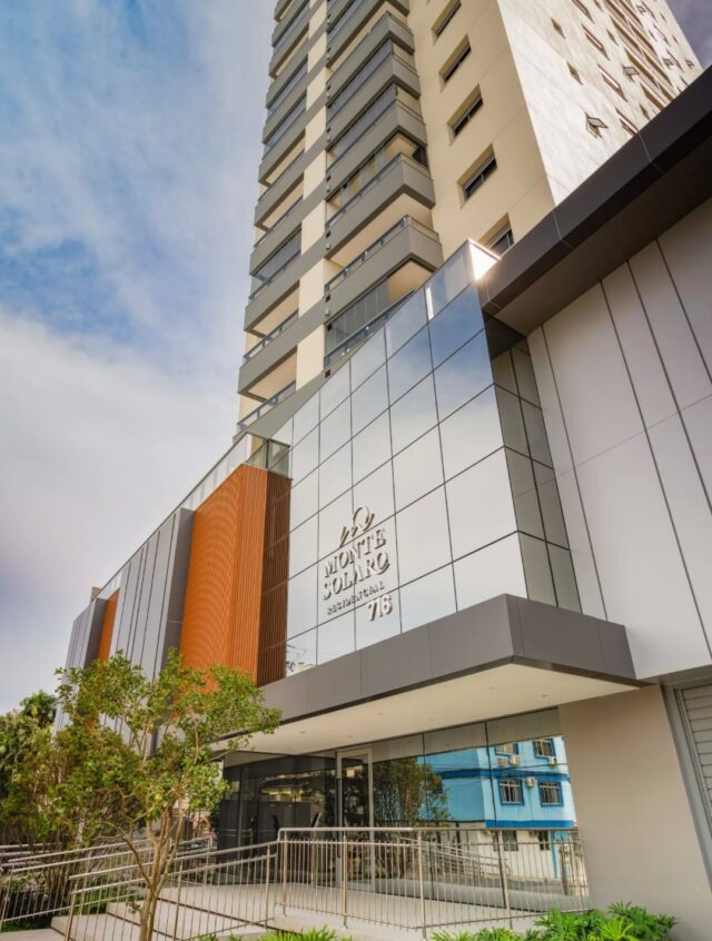 Apartamento com 104,61 m², 3 dormitórios (1 suíte), home office, banheiro social + lavabo, sacada integrada e 2 vagas de garagem individuais. 🌿✨

Em um terreno com mais de 7.000 m², sendo quase 4.300 m² de área preservada (ZPA), você mora cercado pela natureza sem abrir mão da praticidade de um condomínio completo.

🏊‍♀️ Lazer completo para toda a família:
Piscinas (adulto, infantil e coberta), academia, salão de festas, espaço gourmet, quiosques com churrasqueira, playground, brinquedoteca e terraço panorâmico.

Um novo estilo de viver no Bairro Fazenda.

R$ 1.400.000

📩 Nos chame no direct e descubra todos os detalhes.