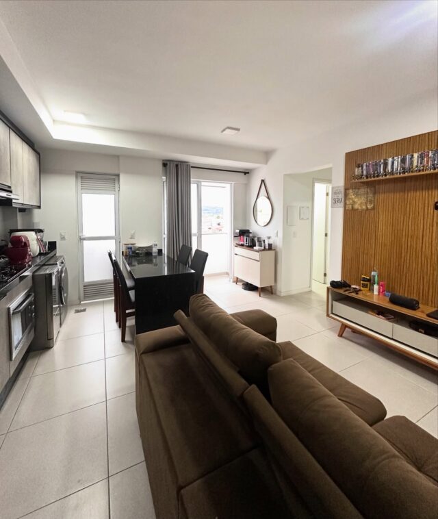 APARTAMENTO COM 2 DORMITÓRIOS NO SÃO VICENTE POR R$ 430.000,00 🙌🏻

• 51m2
• 2 dormitórios 
• Sacada com churrasqueira 
• 1 vaga de garagem privativa
• Cozinha com móveis sob medida
• Ar condicionado no quarto
• Excelente ventilação e incidência solar

Lazer do empreendimento com 2 salões de festas, academia e mercadinho.
Entre em contato para mais informações e agendar sua visita!