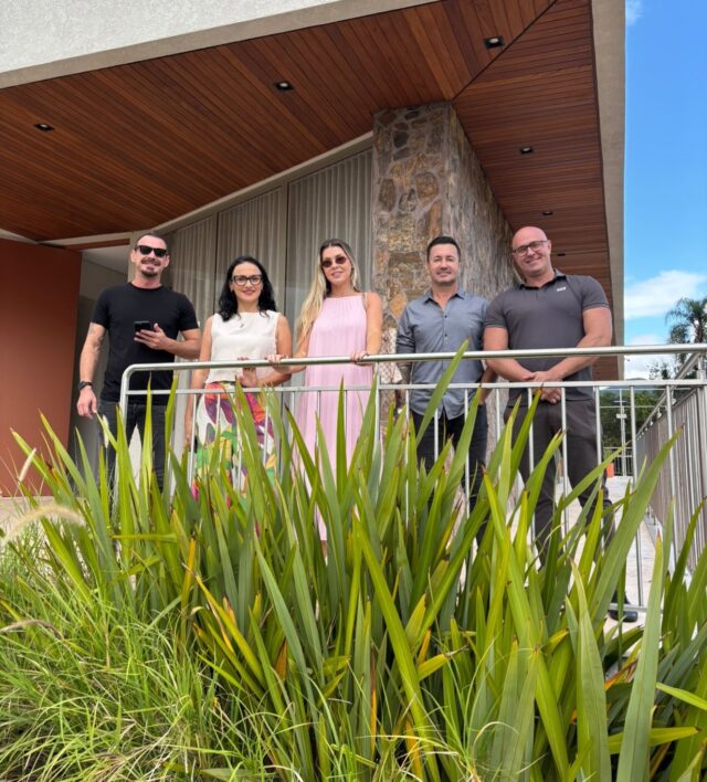Hoje começamos o dia com um café da manhã especial a convite da @litoralemp e @wagner.s.rodrigues acompanhando de perto as novidades dos novos condomínios de alto padrão no bairro Rio do Meio em Itajaí. 🙌🏻

O complexo Rio do Meio conta com projetos incríveis, entre eles:
🏡 Fiore di Trento — pronto para construir
🏗️ Fiore di Milano — com entrega prevista ainda para este ano

É muito gratificante ver de perto o quanto essa região está evoluindo e o potencial que está se concretizando a cada etapa.

Convidamos você a conhecer, investir e se apaixonar por esse novo momento do Rio do Meio, assim como nós!