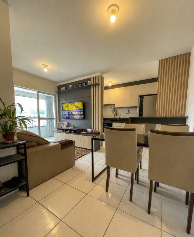 Apartamento no bairro Espinheiros com 54m².

✔️ 2 dormitórios
✔️ Mobília sob medida
✔️ Sacada com churrasqueira
✔️ Ambientes aconchegantes e funcionais
✔️ Condomínio com área de lazer
✔️ Fácil acesso para o seu dia a dia

R$ 420 mil. ✨

Perfeito para morar ou investir em uma região que cresce cada vez mais em Itajaí.

Entre em contato para fazer uma visita.