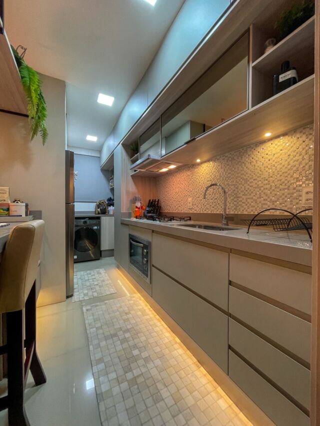 APARTAMENTO COM UMA SUÍTE + UM DORMITÓRIO, DUAS VAGAS, SEMIMOBILIADO POR R$ 720 MIL.

📍 Jardins de Burle Marx | Bairro São João | Itajaí

São 71 m² privativos muito bem distribuídos, com ambientes funcionais e uma excelente configuração.

O apartamento é semimobiliado e conta com:

• 1 Suíte + 1 dormitório 
• living integrado 
• 2 vagas de garagem 

Um imóvel pronto para morar, em um condomínio que combina tranquilidade e boa localização.

💰 R$ 720.000

Entre em contato para mais informações ou para agendar uma visita.