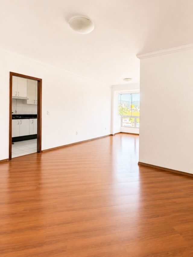 APARTAMENTO NO BAIRRO FAZENDA POR R$ 650.000‼️

🛏️ 3 dormitórios (1 suíte)
📍 Bairro Fazenda — Itajaí

Com 100 m² de área privativa, este apartamento oferece ambientes amplos, boa iluminação natural e uma localização estratégica no Bairro Fazenda, de frente para a Osvaldo Reis.

• 3 dormitórios, sendo 1 suíte
• 2 banheiros
• 1 vaga de garagem
• Semimobiliado
• Cozinha com móveis sob medida
• Vista para a Osvaldo Reis

O edifício possui elevador, salão de festas, bicicletário, mini quadra e parquinho.

A apenas 900 metros da Beira-Rio, próximo ao Centro e com fácil acesso à Praia Brava, Cabeçudas, BR-101 e Balneário Camboriú.

Uma ótima opção para quem busca espaço, localização e praticidade.