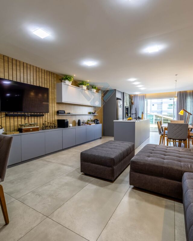 APARTAMENTO COM 3 DORMITÓRIOS | DIFERENCIADO | BAIRRO FAZENDA | R$ 1.695.000 ✨

A poucos metros da Beira-Rio, em uma das regiões mais valorizadas de Itajaí.

São 113 m² privativos, com ambientes amplos, integrados e uma planta muito bem distribuída.

1 suíte + 2 dormitórios
113 m² privativos
2 vagas de garagem
Living amplo e integrado
Cozinha integrada
Área de serviço separada

O empreendimento conta com estrutura completa de lazer no estilo Home Club, com piscinas, piscina térmica, academia, spas, salões de festas, cinema, sauna, brinquedoteca, playground, espaços de convivência e muito mais.

Um apartamento para quem busca conforto, espaço e uma excelente localização, a poucos passos da Beira-Rio.

R$ 1.695.000

Agende sua visita.