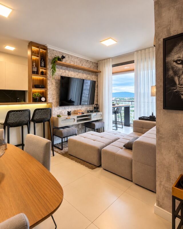 APARTAMENTO COM 2 DORMITÓRIOS NO SÃO VICENTE HOME CLUB 

• 58 m² de área privativa
• 2 dormitórios
• 1 banheiro social
• Sala de estar e jantar integradas
• Cozinha
• Ampla sacada com churrasqueira
• 1 vaga de garagem coberta
• Semimobiliado com móveis planejados sob medida
• Ar-condicionado na sala e em um dos dormitórios

◽R$ 690.000

O condomínio conta com uma estrutura completa de lazer, oferecendo comodidade e qualidade de vida para toda a família.

📍 Bairro São Vicente – Itajaí/SC

Entre em contato para mais informações e agende sua visita!